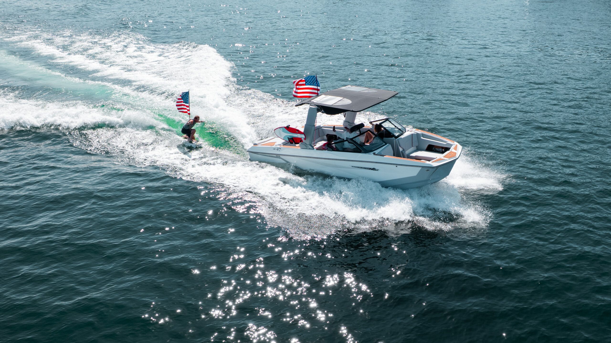 Nautique G25 Surfing